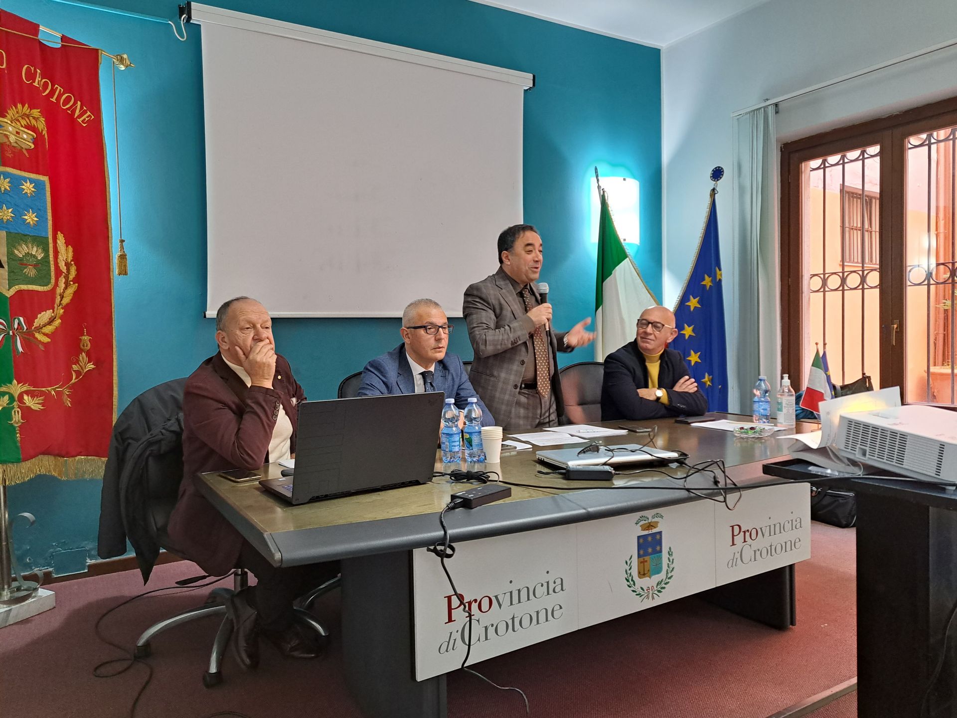 Area Marina Protetta "Capo Rizzuto": al via il corso di formazione in collaborazione con Arpacal per fronteggiare lo spiaggiamento di prodotti petroliferi sulle coste